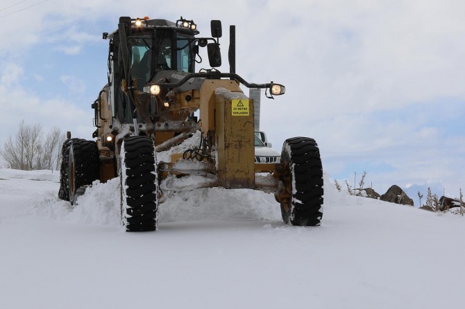 Van’da karla mücadele devam ediyor