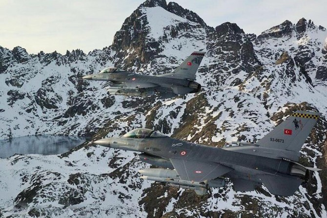 Üs bölgesine saldırı hazırlığındaki 10 PKK'li öldürüldü