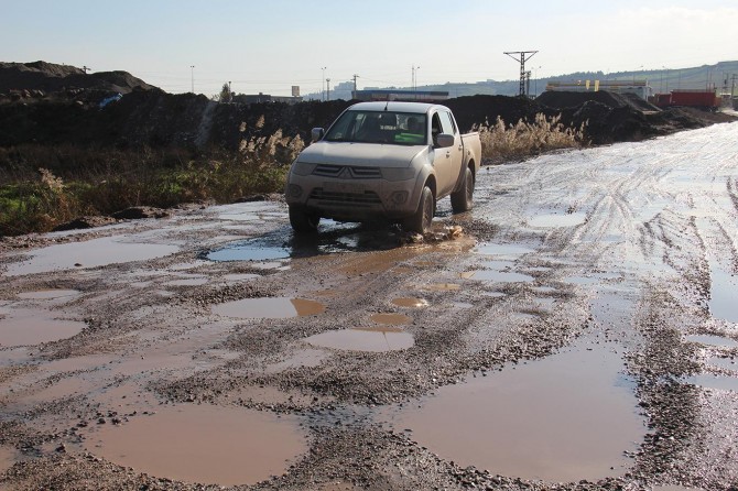 Diyarbakır'da köstebek yuvasına dönen yollarının yapılmasını istiyorlar