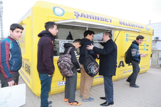 Gaziantep’te işçilere ve öğrencilere ücretsiz çorba dağıtımı