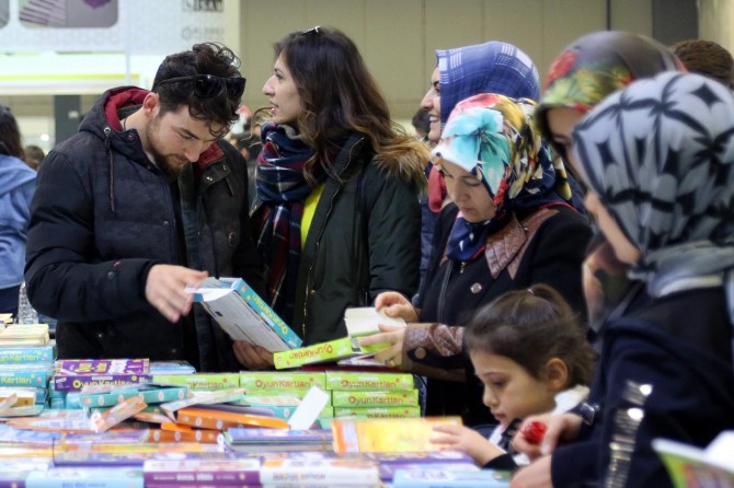 Van Kitap Fuarını 250 bin ziyaretçi gezdi