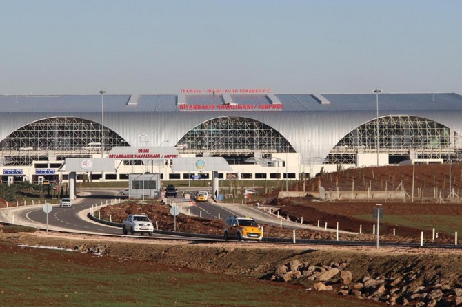 Uçakta kalp krizi geçiren yaşlı adam hayatını kaybetti