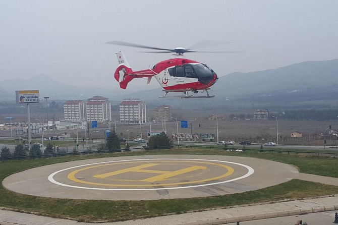 Solunum yetmezliği bulunan bebek ambulans helikopterle sevk edildi