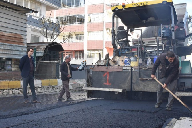 ​Asfaltsız yol, yolu olmayan köy ve mahalle bırakmayacağız