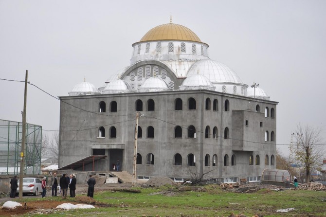​İnşaatı yarım kalan köy camisi yardım bekliyor