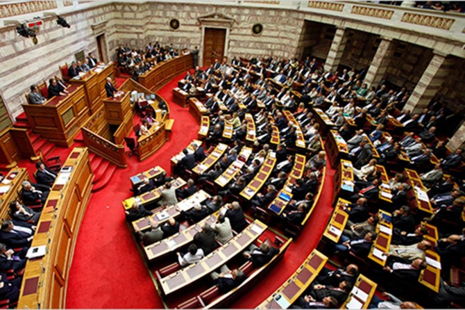 Yunanistan'da bütçe onay aldı