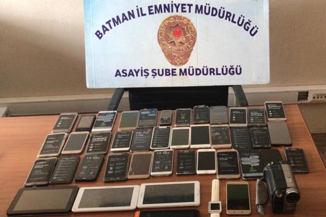 Hırsız çaldıklarıyla yakalandı