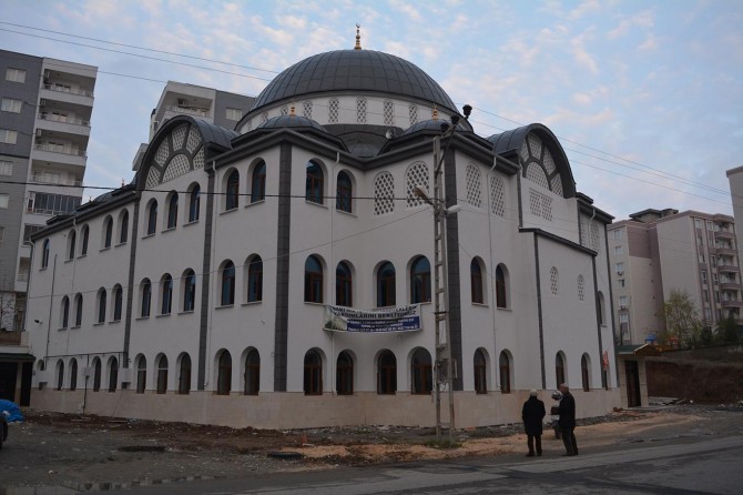 Yapımı tamamlanan cami borçları için yardım bekliyor