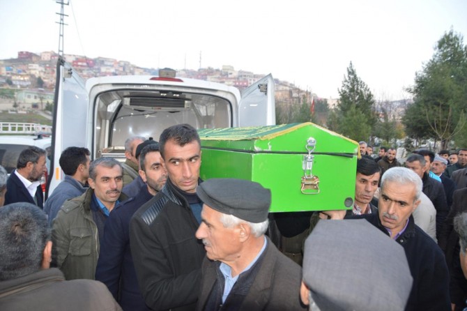 Siirt'te 7 yaşındaki ilkokul öğrencisi gözyaşlarıyla toprağa verildi