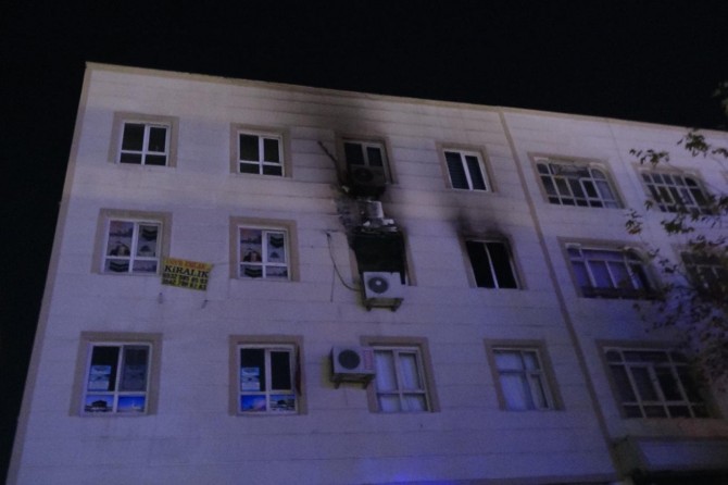 Şanlıurfa Eyyübiye Divan Caddesinde yangın paniğe neden oldu