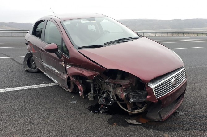 ​Elazığ-Bingöl Karayolu'nda aşırı hız kaza getirdi: 1 yaralı