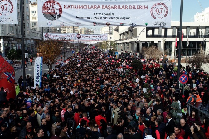 Gazi Yarı Maratonu ve Halk Koşusu düzenlendi