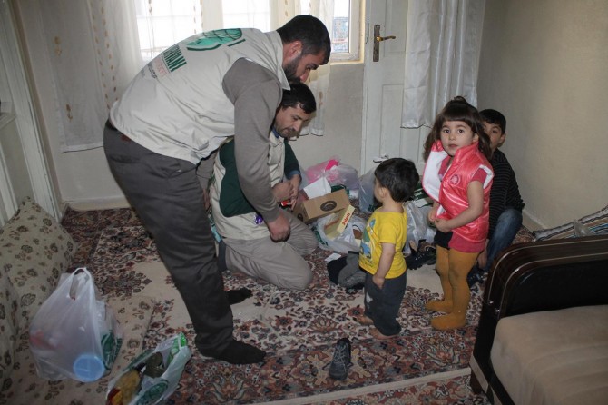 Muş Umut Kervanı bir ailenin daha yüzünü güldürdü