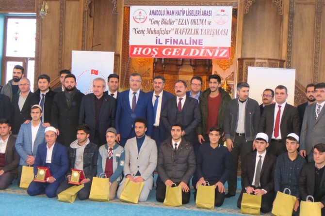 Van’da liseler arası Ezan Okuma ve Hafızlık Yarışması düzenlendi