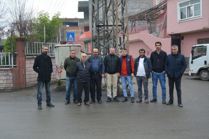 Mahalleliden elektrik kesintilerine tepki