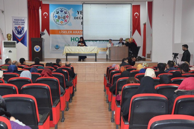 Ortaokul öğrencileri Kur'an-ı Kerim ve hafızlık yarışmasında ter döktü