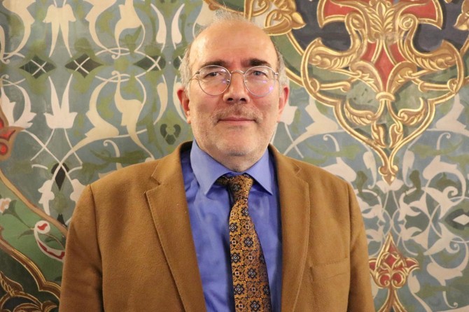 Government cannot apply double standards