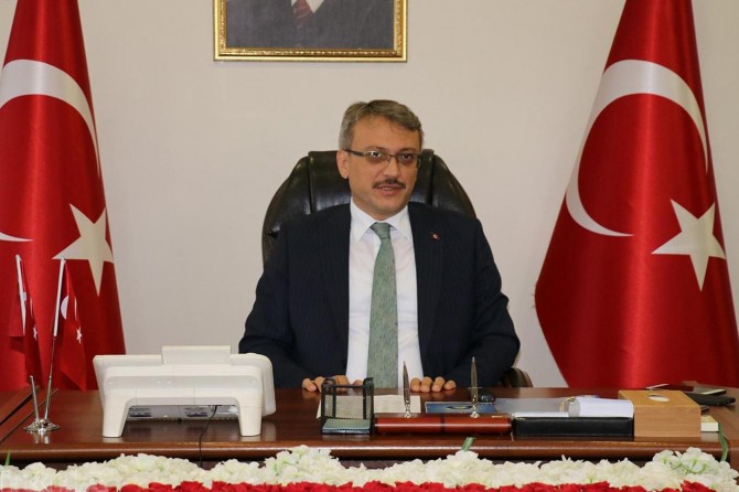 Akif, iman dolu göğsü ile hakkın hürriyetin ümmet adına yükselen sesi olmuştur