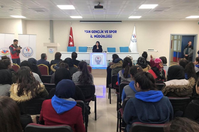 Sadece parmakların konuştuğu dünyada cansız bir nesneye dönüşüyoruz