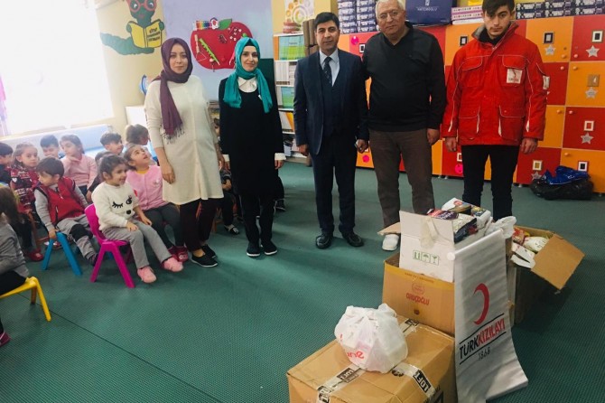 Siirt Vilayetler Birliği Ana Okulu öğrencileri Kızılay'a anlamlı bağış