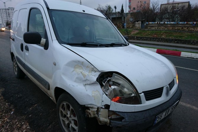 Siirt'te yayaya çarpmamak için otobüse çarptı