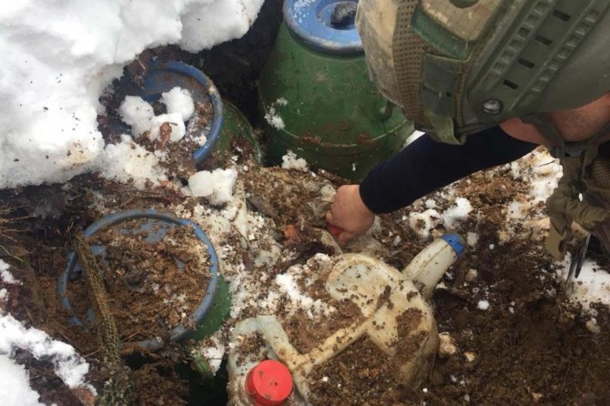 ​Bitlis kırsalında toprağa gömülü patlayıcı bulundu