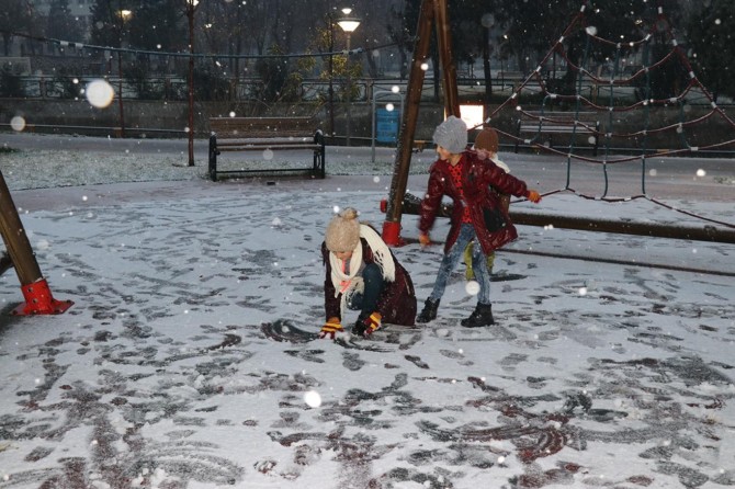 Gaziantep'e mevsimin ilk karı yağdı
