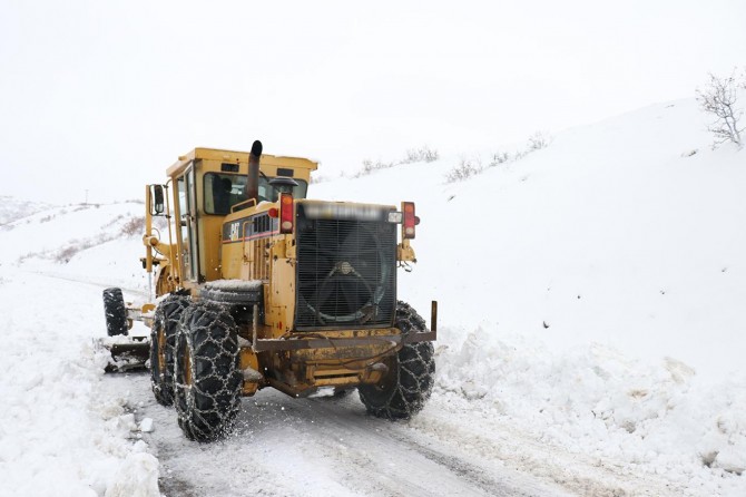 Kar nedeniyle Bingöl'de yüzlerce köy ulaşıma kapandı