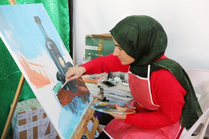 Yapılan resimlerle madde bağımlılığına dikkat çekiliyor