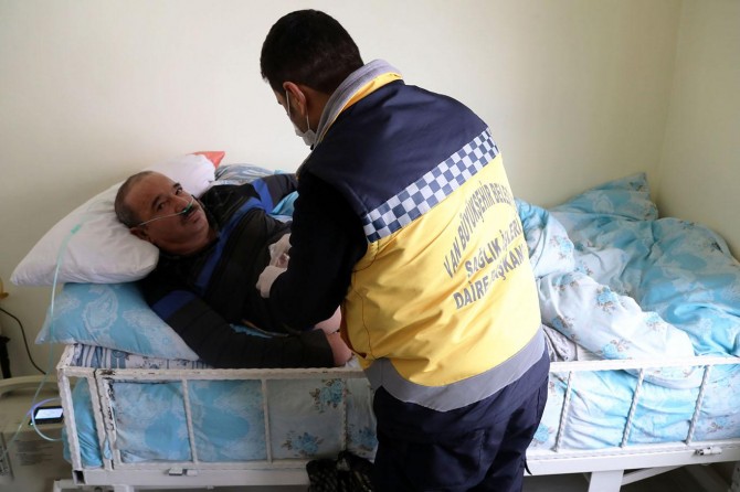 Van'da evde bakım hizmetleri hastaları mutlu etti