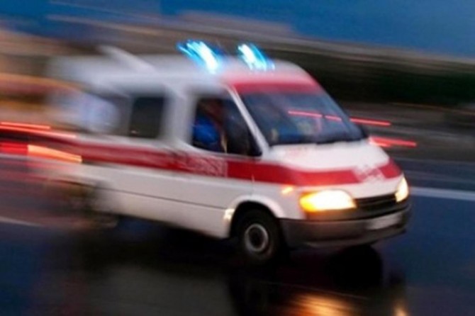 Mînîbûsa ku li lastîkê qelibî wergerîya: 12 birîndar