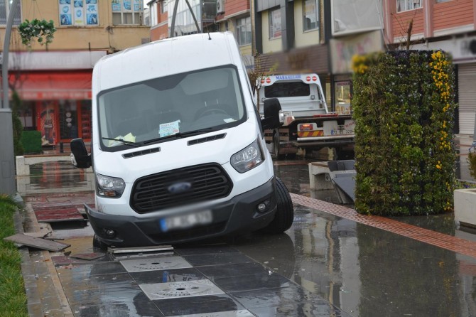 Transit süs havuzuna girdi