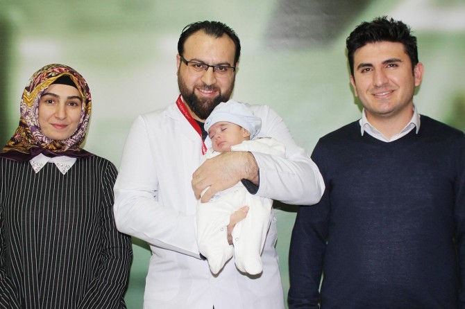 Minik yiğit kasık fıtığından 20 dakikada kurtuldu