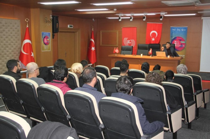 Medya etik ilkeleriyle bir üniversite görevini üstlenebilir