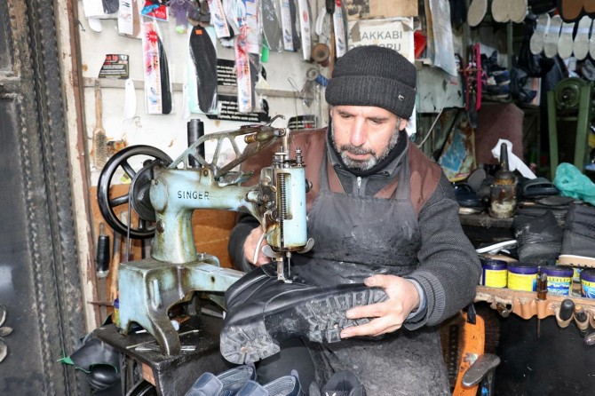 ​8 metrekarelik dükkânımda rızkımı kazanmaya çalışıyorum