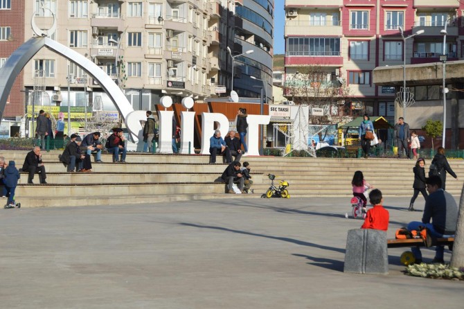 Siirtliler yazdan kalma bir gün yaşadılar