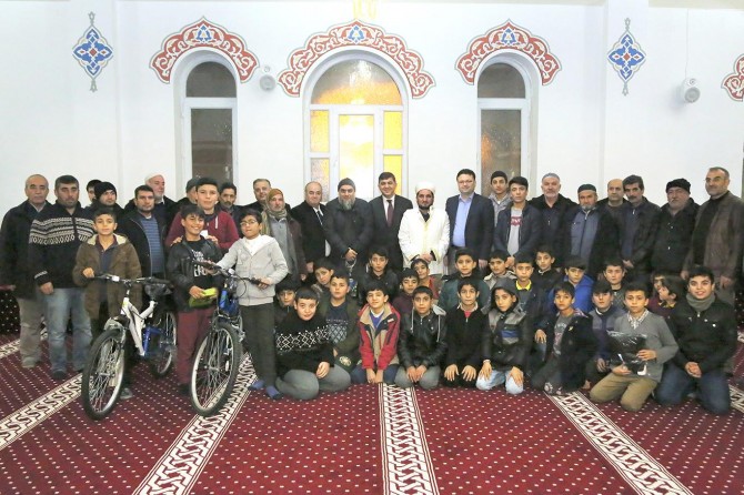 Gaziantep'te Camiye giden çocuklar ödüllendirildi