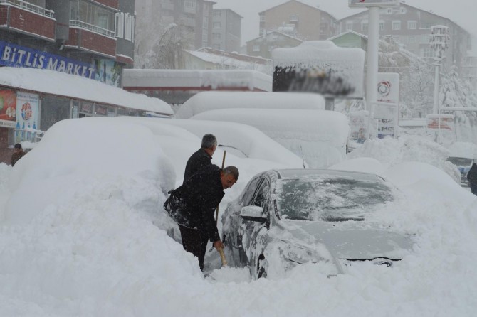 Bitlis kara gömüldü: 282 köy yolu ulaşıma kapandı