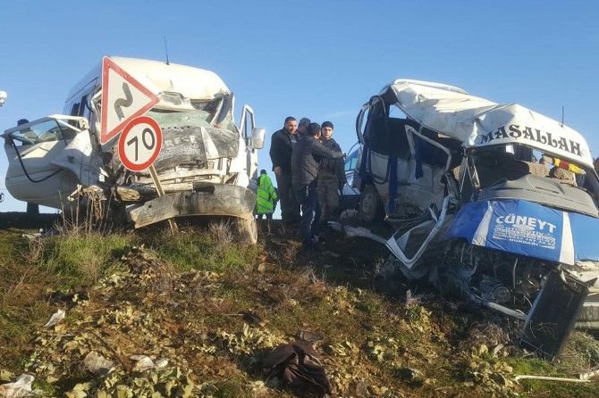 Öğrenci ve işçi servisleri çarpıştı: 3 ölü 13 yaralı