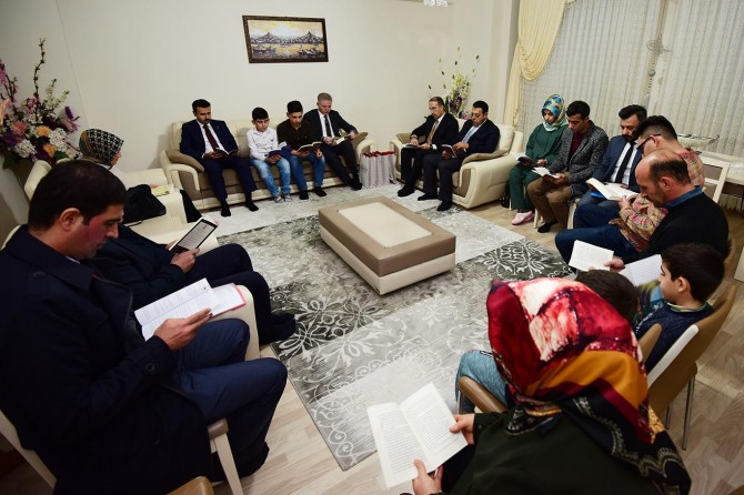 Her gün ailece yarım saat kitap okunmalıdır