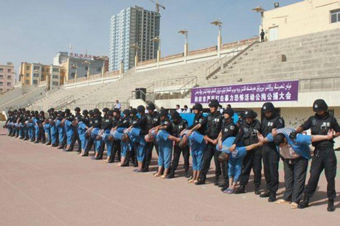 Doğu Türkistan'daki zulüm poşetlerin paralı olması kadar bile gündem olmadı