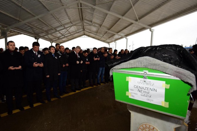 ​Gaziantep’te halk otobüsünün çarptığı lise öğrencisi toprağa verildi