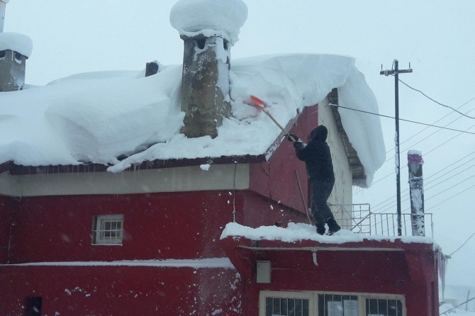 Bitlis'te kar ve fırtına nedeniyle hayat durdu