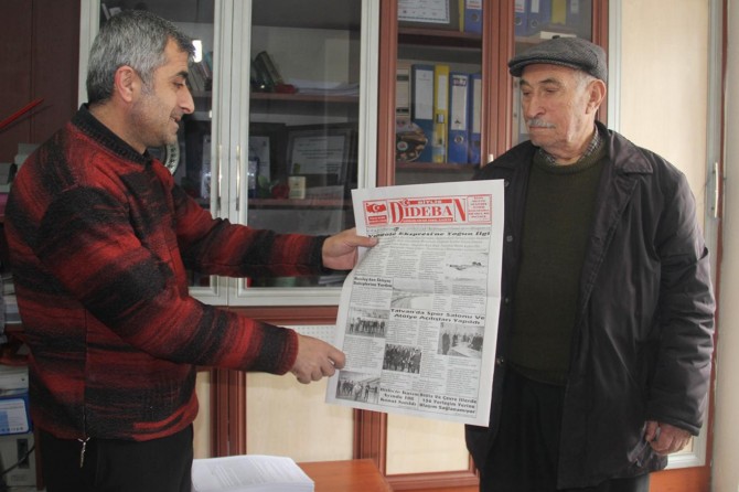 20 yıldır elinden gazete hiç düşmüyor