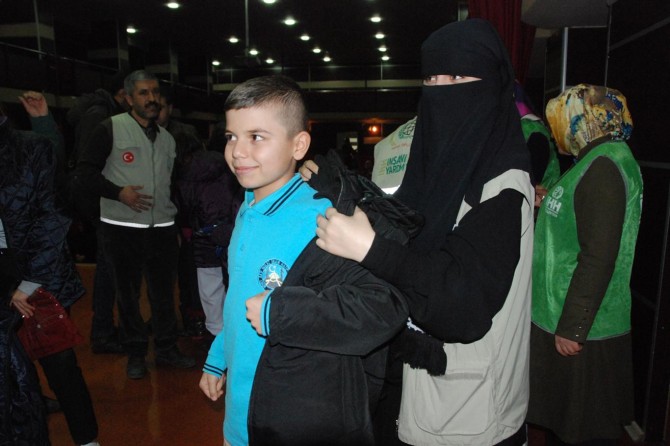 Adıyaman'da 400 yetim giydirildi