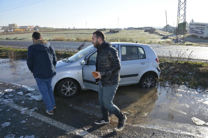 Buzlanan yolda aynı günde 2 kaza