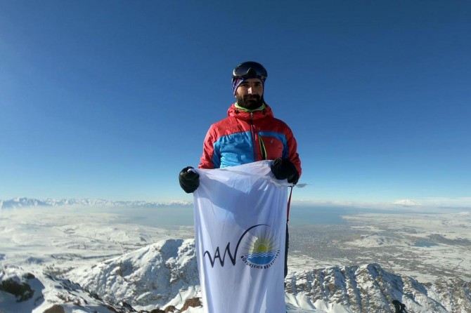 Van Büyükşehir’in bayrağını Erek Dağı’nın zirvesine taşıdı