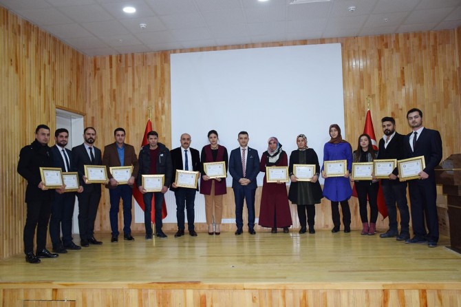 Özverili öğretmen ve idarecilere başarı belgesi takdim edildi
