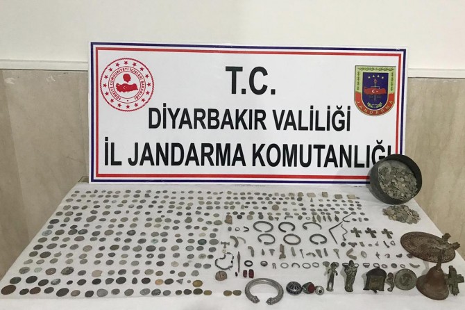 Diyarbakır Bismil'de tarihi eserler ele geçirildi: 3 gözaltı