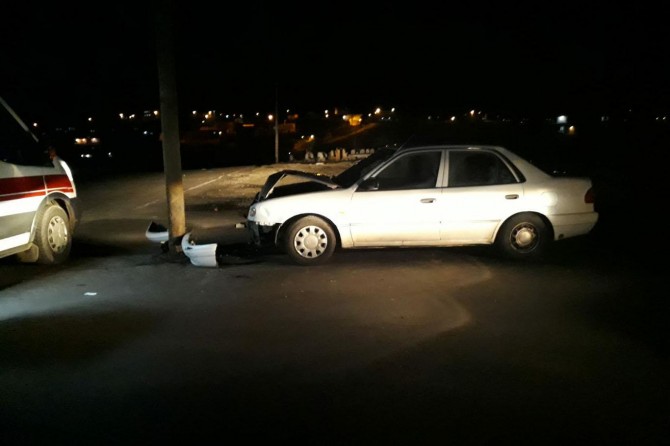 ​Batman’da yol ortasındaki direğe çarpan sürücü yaralandı